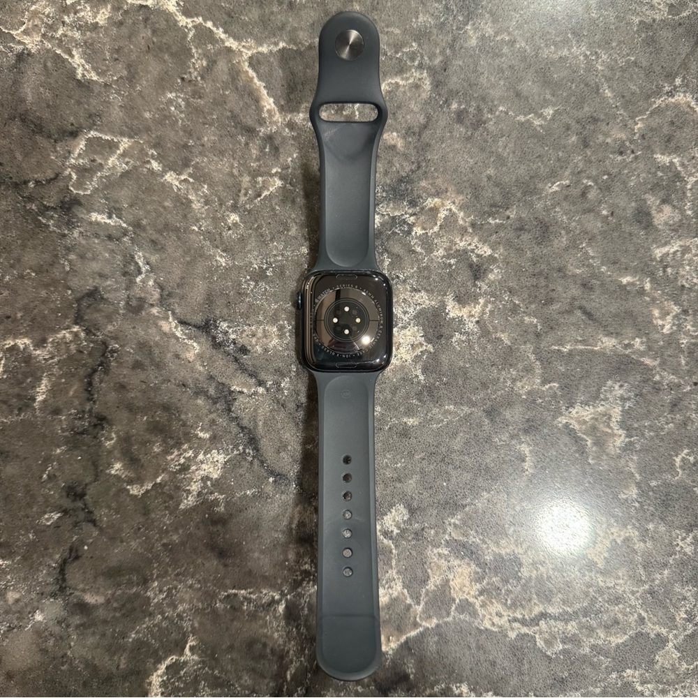 Apple Watch Series 8 (GPS) 45mm Aluminum
Case with Midnight Sport Band - S/M - Picture 2 of 11